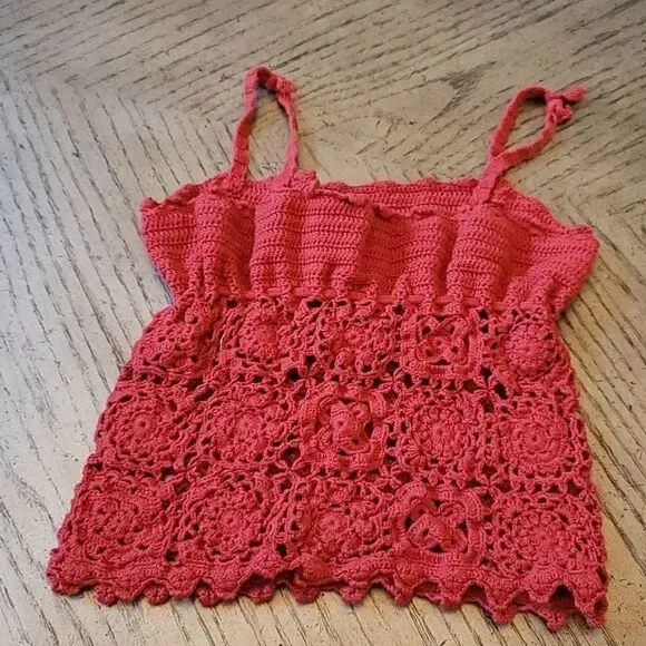 BCBGMAXAZRIA size M knit crop top - Picture 4 of 4